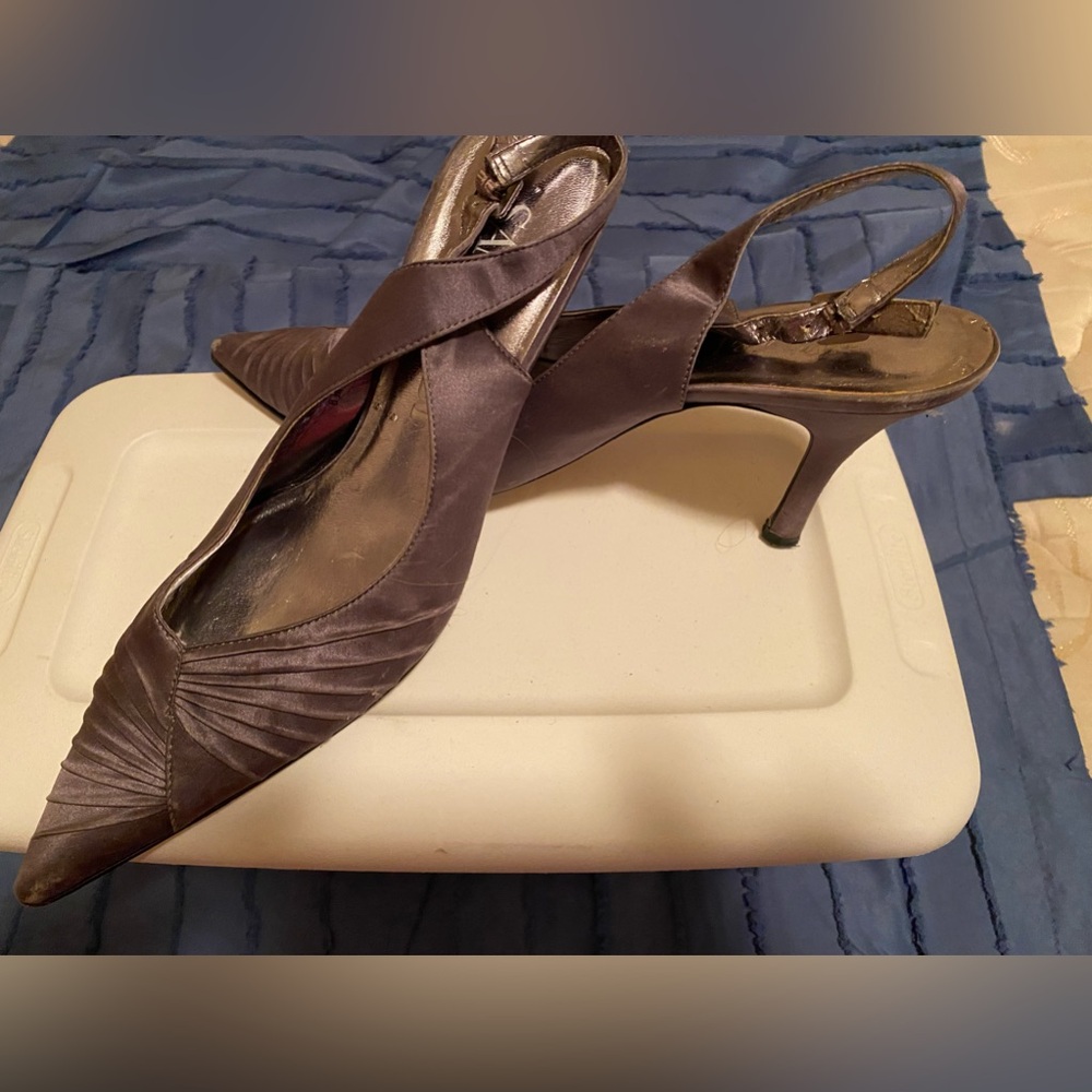 Gray Satin pumps
